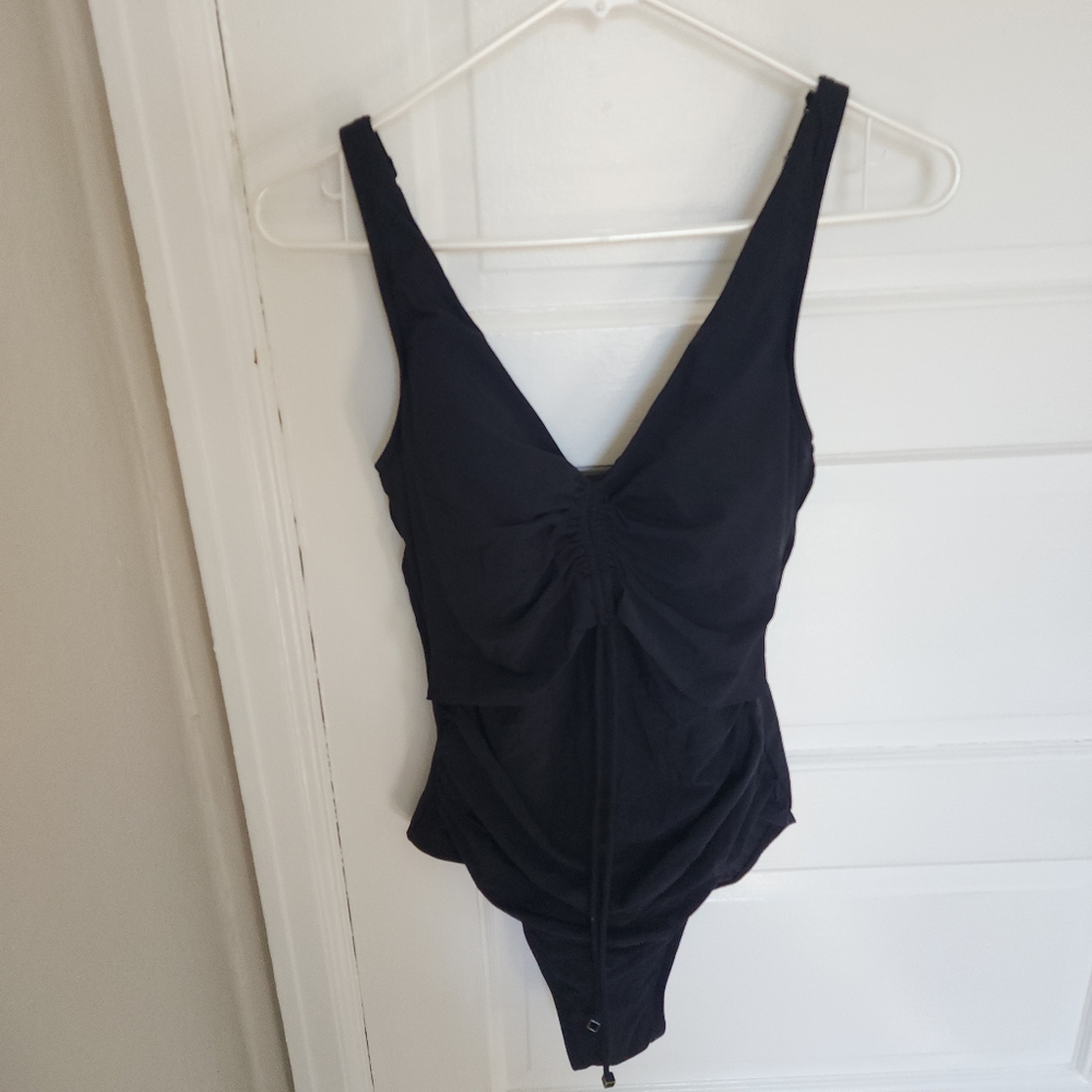 NEW Magicsuit Sansa Solid One-Piece Swimsuit 6017678 Black 14 and 10